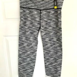 Black/Grey Heather Capri Leggings
